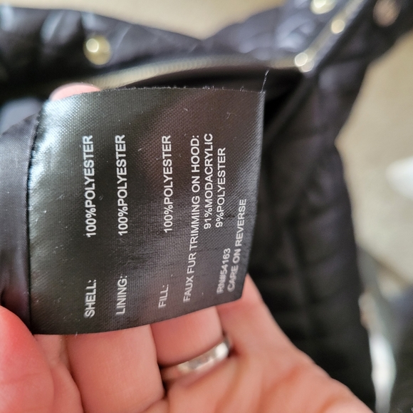 Ivanka Trump black puffer jacket - Picture 8 of 8